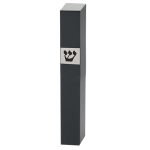 בית מזוזה מלבנית מעץ אפור עם האות שי"ן כסופה במרכז.