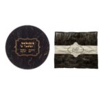 סט שחור הכולל תחתית לסיר וכיסוי לפלטה בעיצוב אלגנטי